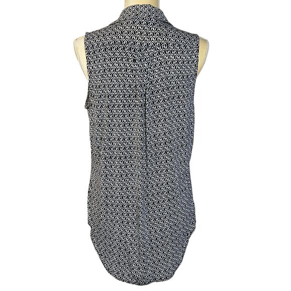 Ann Taylor LOFT Sleeveless Blouse Top Geometric Print Collared Black M Pockets - Picture 2 of 15